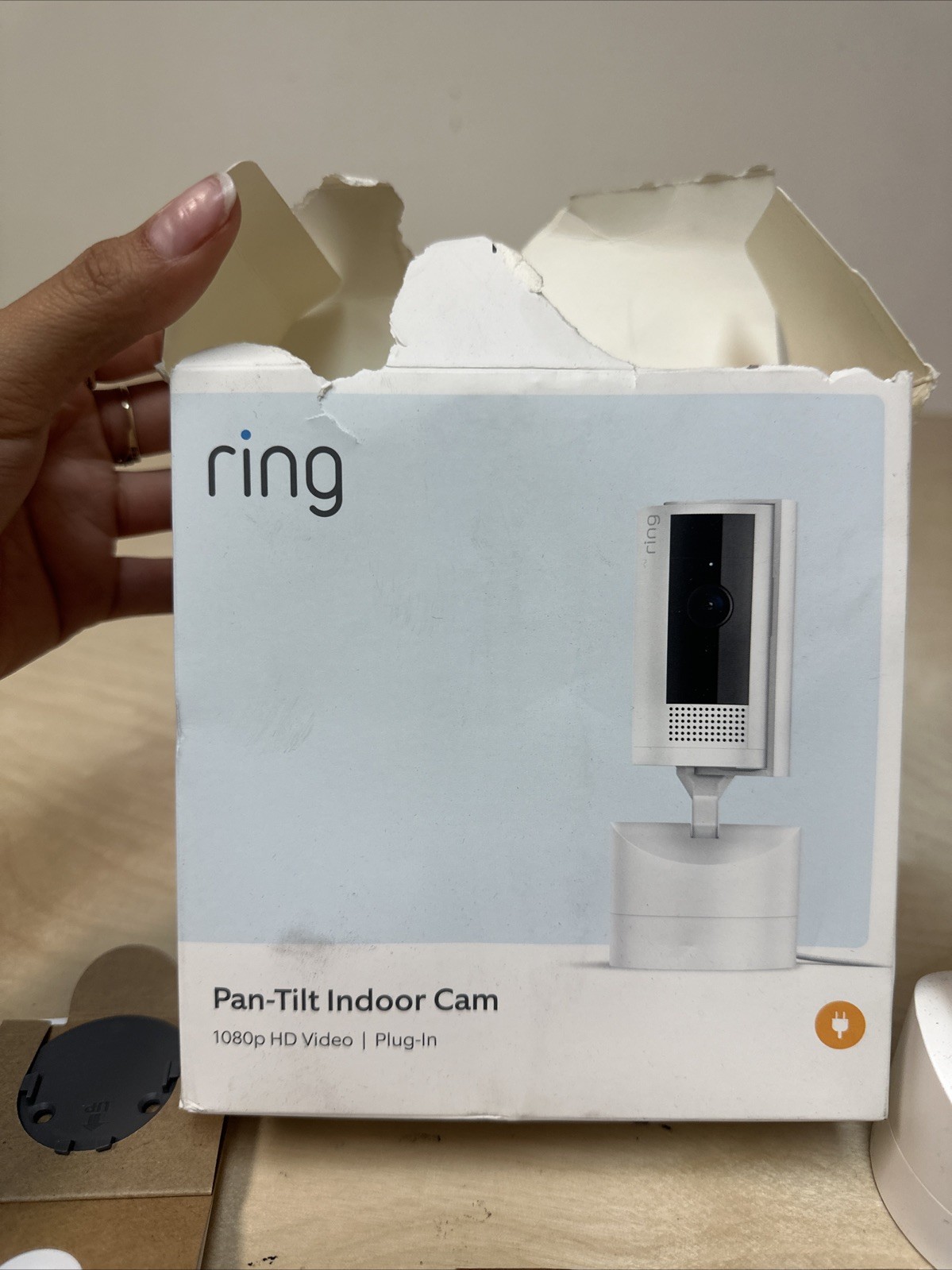 Ring 5F93F2 White Compact Pan-Tilt Indoor Security Surveillance Camera