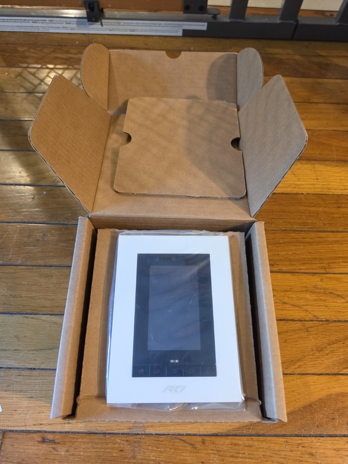 ​RTI KX3 3.5″ Advanced In-Wall Touch Panel Keypad Controller – NEW Open Box