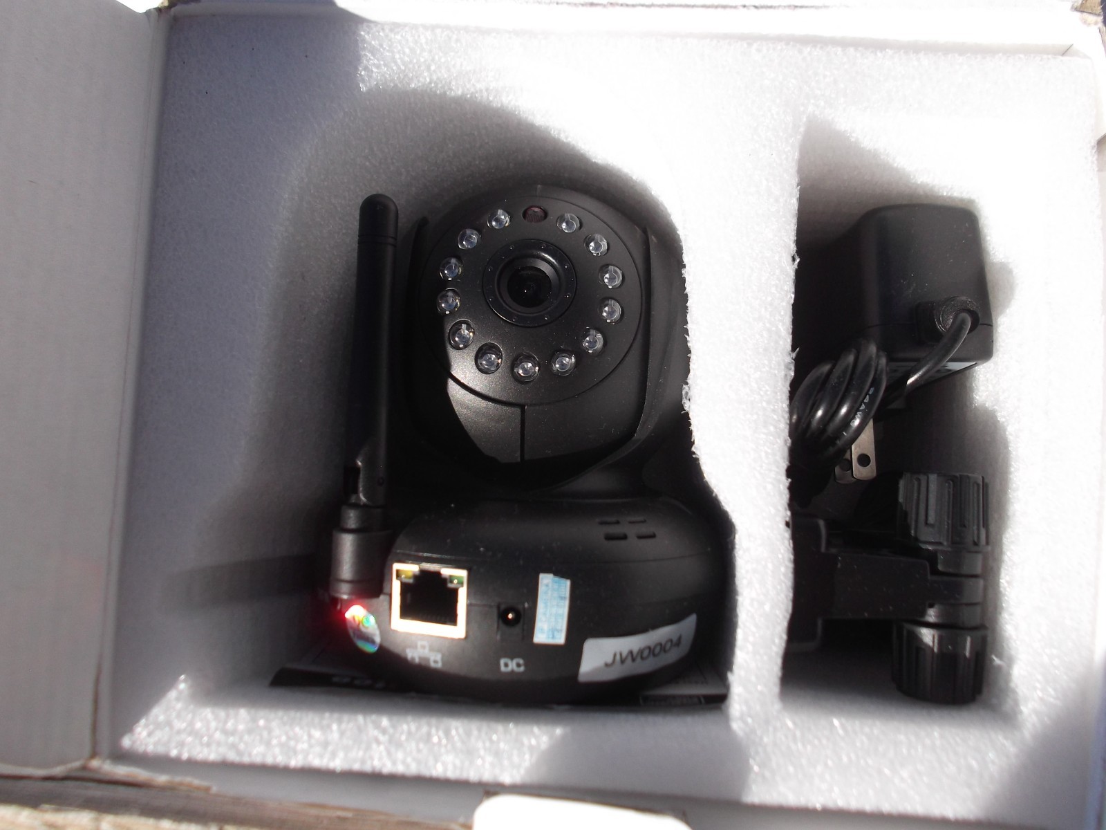 WANSCAM WIRELESS/WIRED IP CAMERA CMOS 3.6mm Lens 13 LED Night Vision P2P NETWORK