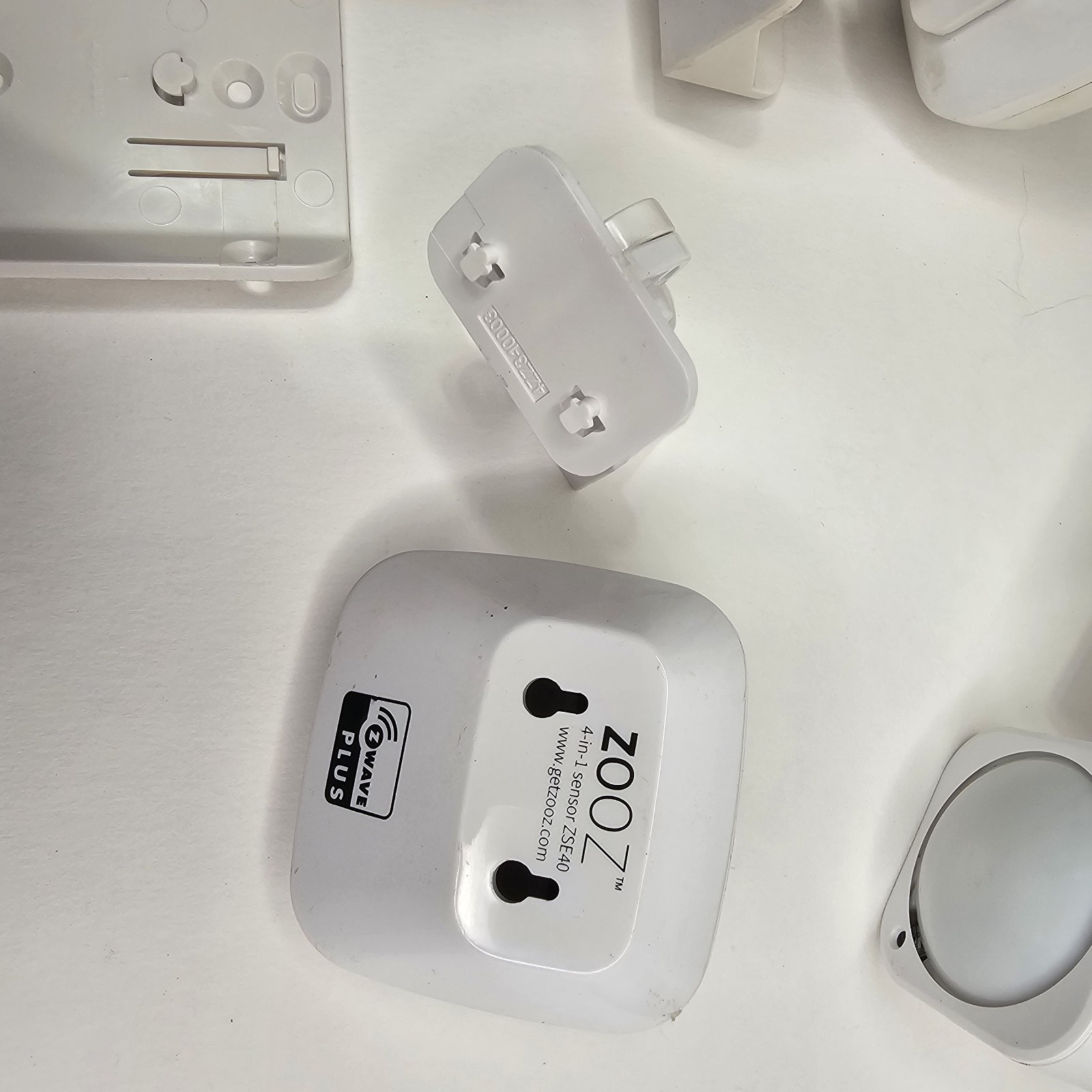 Lot of ZooZ zwave 6 Sensors, 10Plugs, garage opener Zwave/Wifi/Zigbee Smart Home
