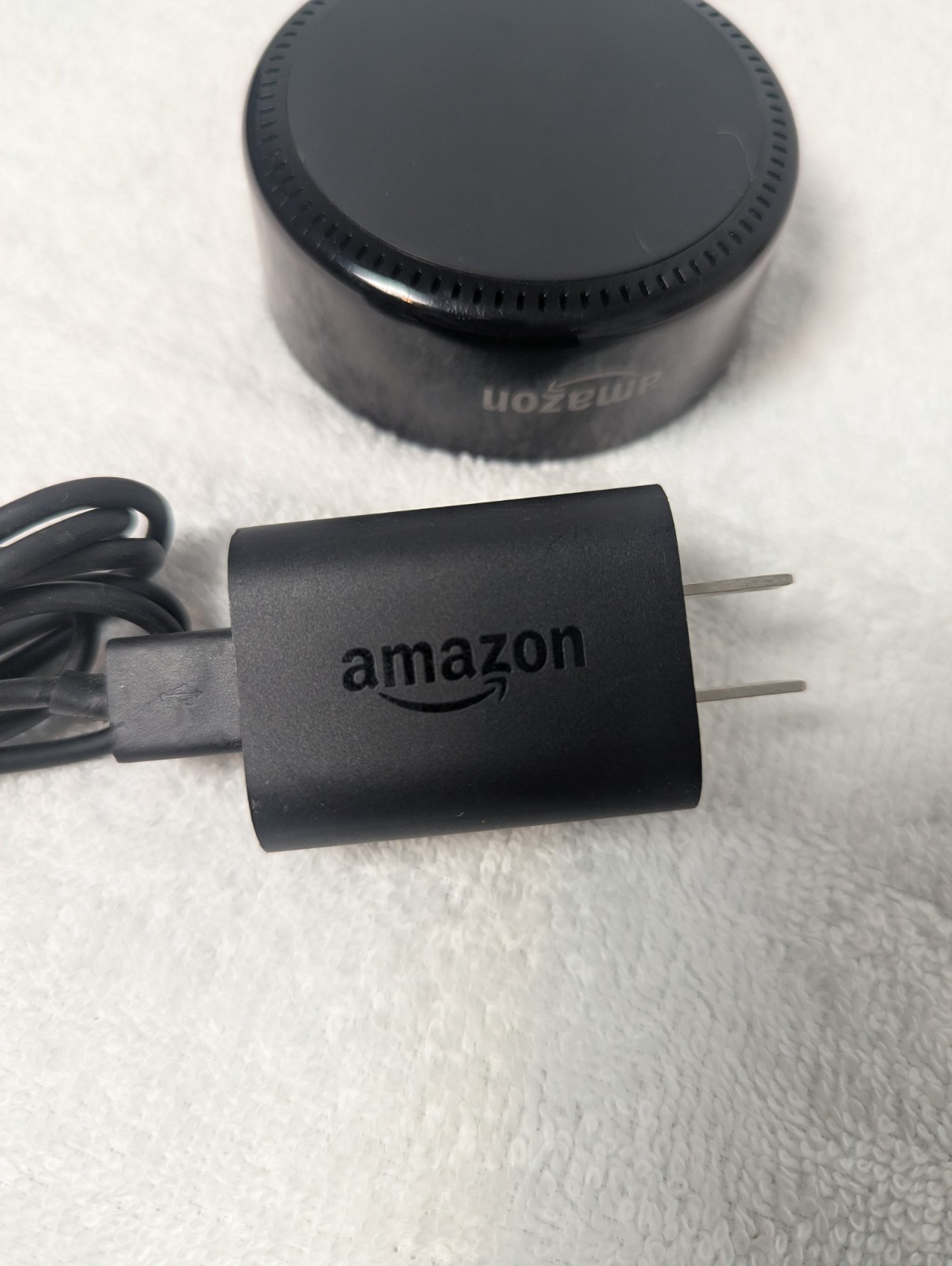 Amazon Echo Dot 2nd Gen RS03QR White Wi-Fi Bluetooth Alexa-Enabled Smart Speaker
