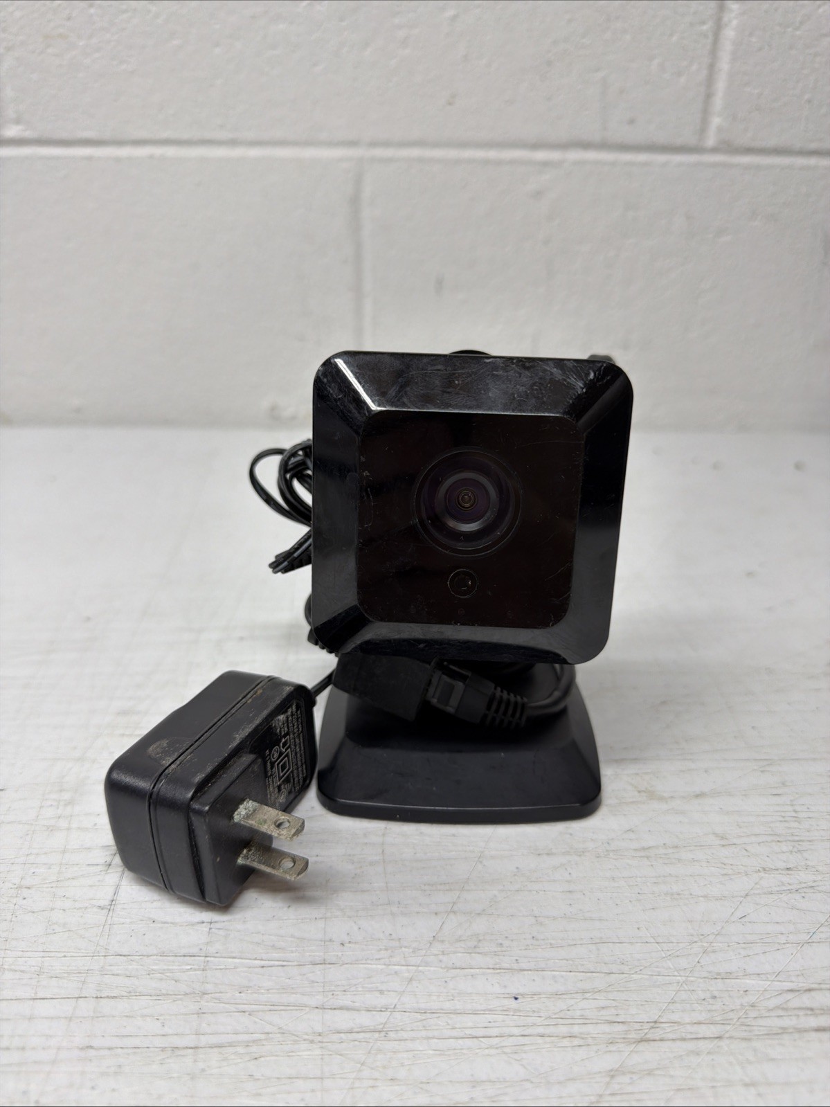 Sercomm iCamera2 Wireless Compact Security Camera Black for Cox Xfinity w/ cord