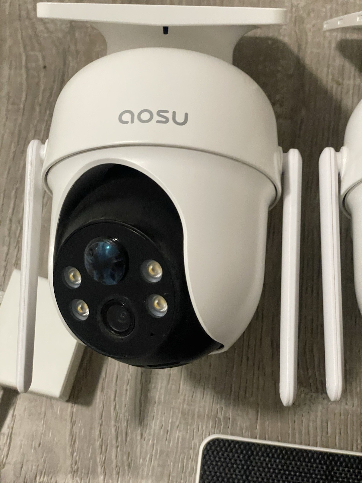 AOSU Security Cameras Outdoor Wireless 4 Cam Kit Solar Powered w/ 4 Extra Panels