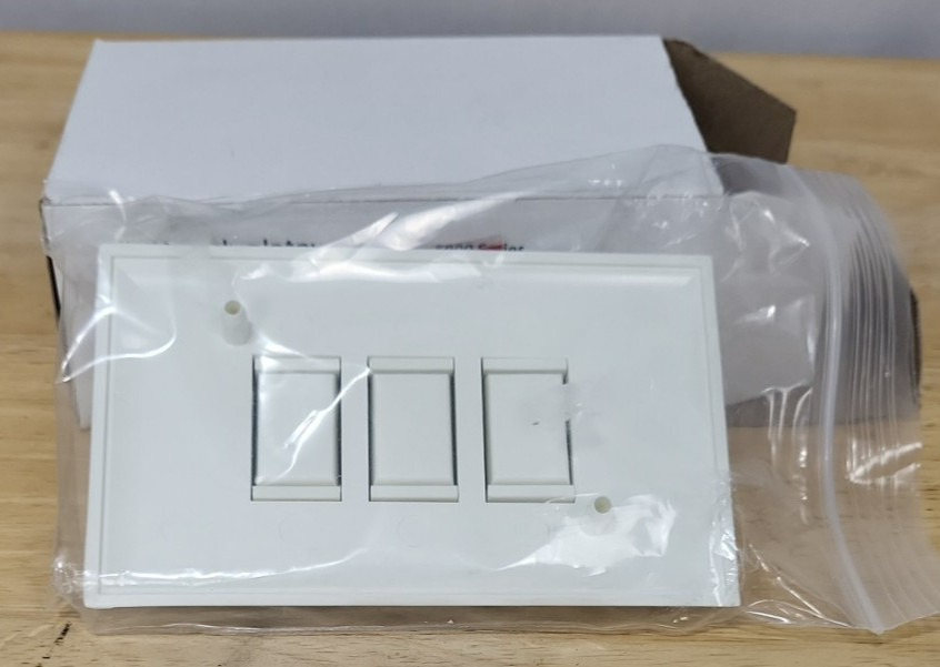 Touch Plate Lighting Controls White 5000 Series Triple Switch 500S1-0300-WHT