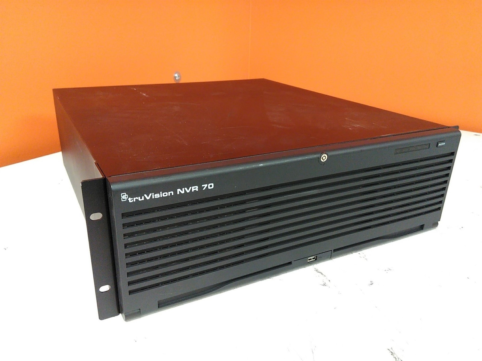 Interlogix TruVision NVR 70 16 Bay Network Video Recorder See Description