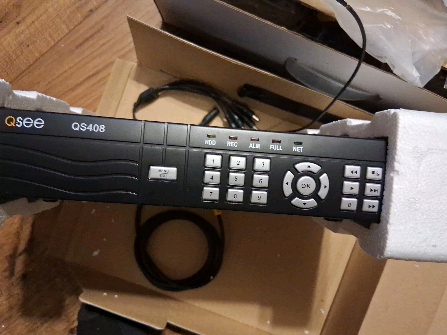 Q-See Security DVR W/500Gb- 4 Cams,Mouse,Remote,email Alert,Motion Det. New