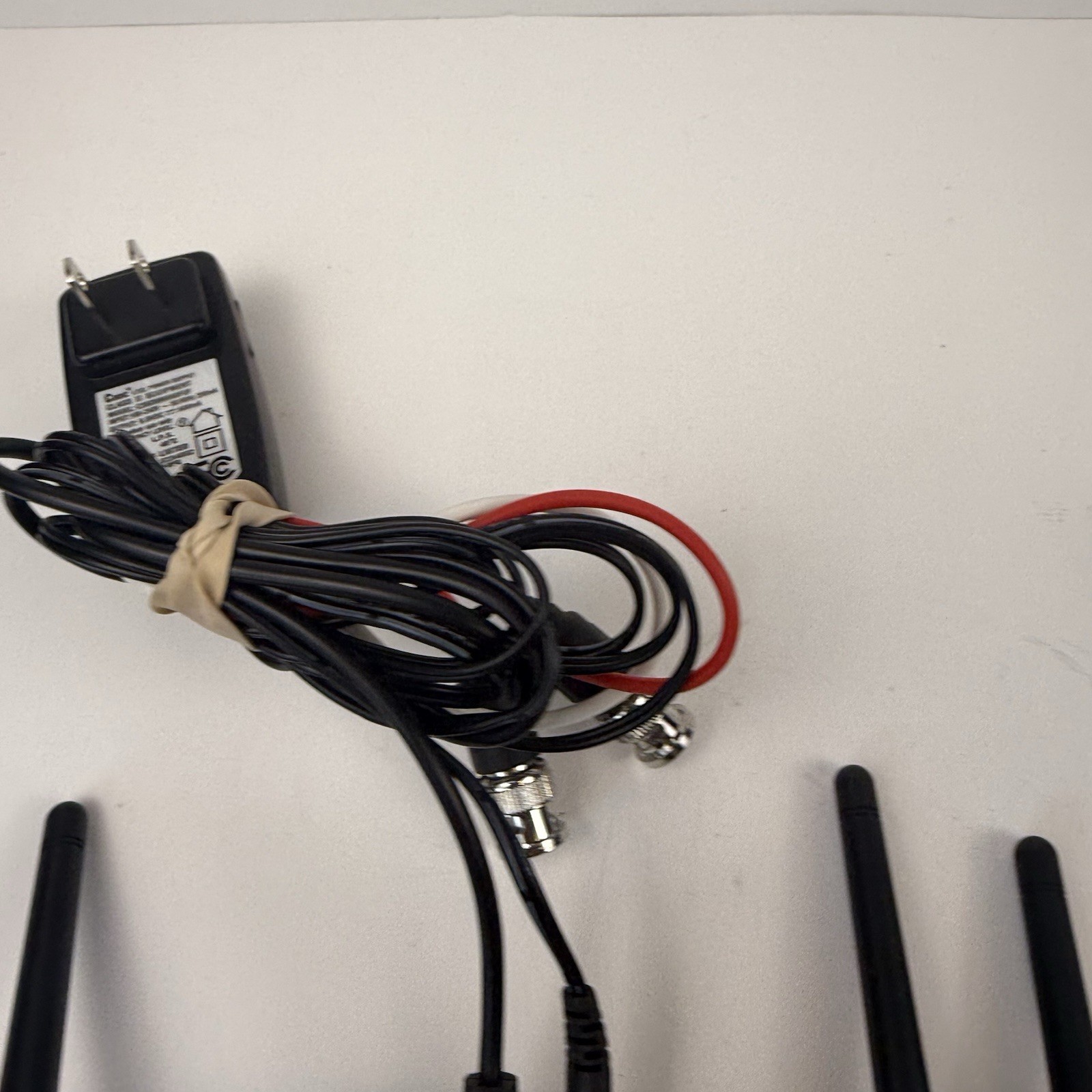 Lorex WL2232 Wireless 2 Channel Mpeg4 Receiver, 2 Pieces w/Cables and Adaptors