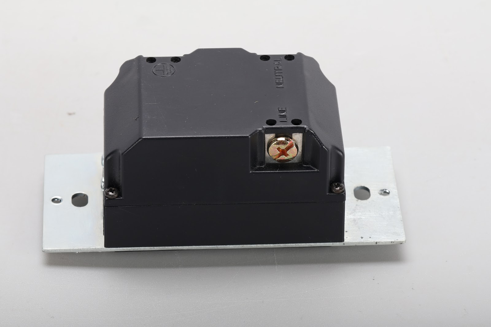 Crestron INET-CBDEX-230-E W/O FRONT BEZEL DIN Rail High Voltage Dimmer – Fair