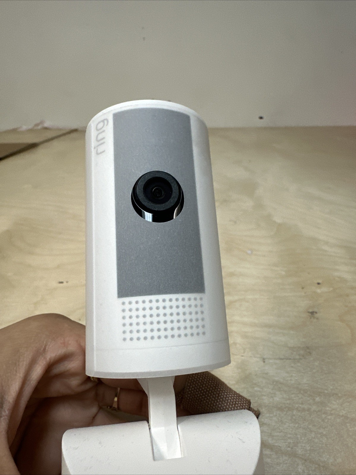 Ring 5F93F2 White Compact Pan-Tilt Indoor Security Surveillance Camera