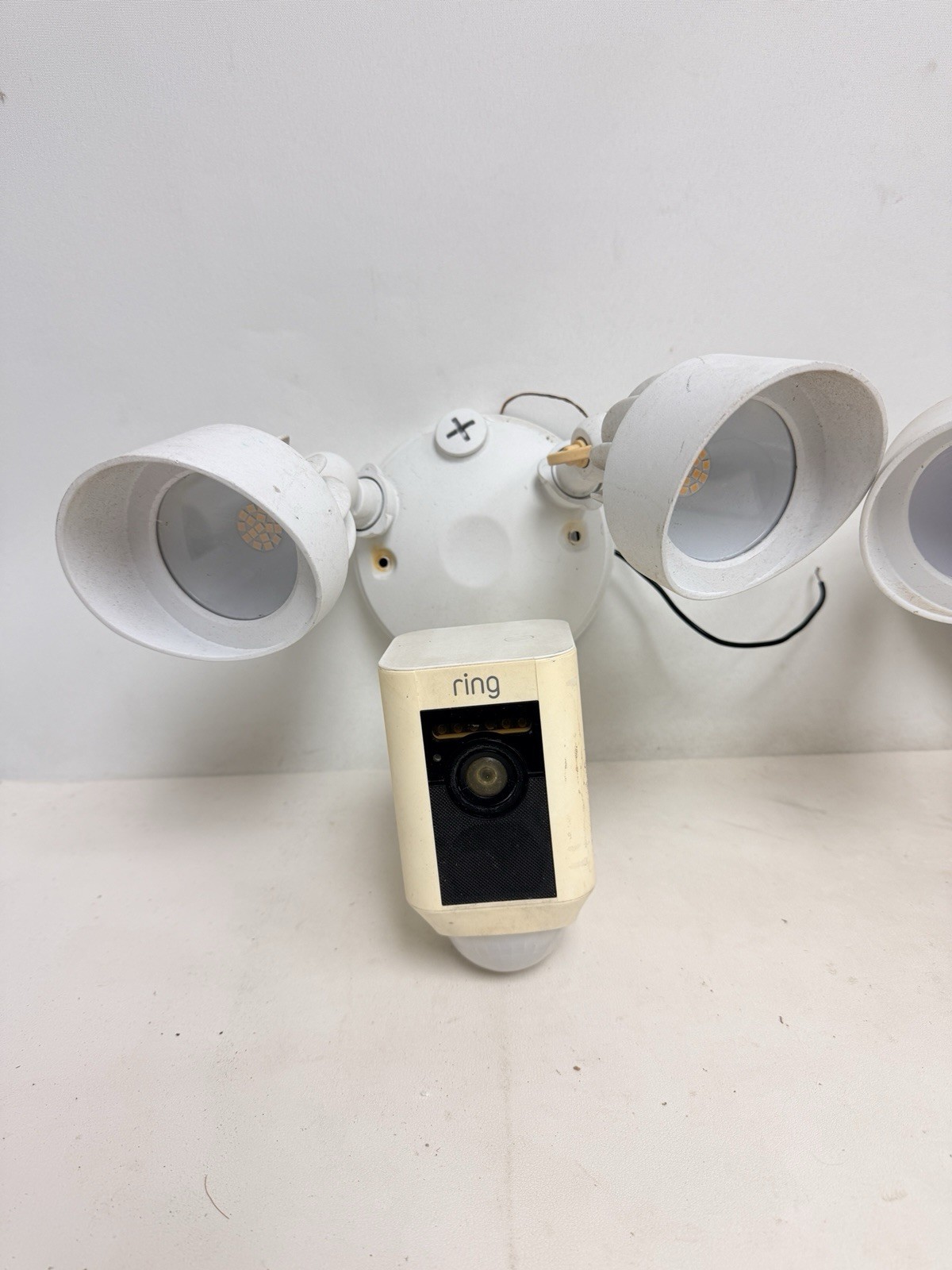 Lot of 3 – Ring Wired Outdoor Floodlight Cameras in White. FOR PARTS, DON’T WORK