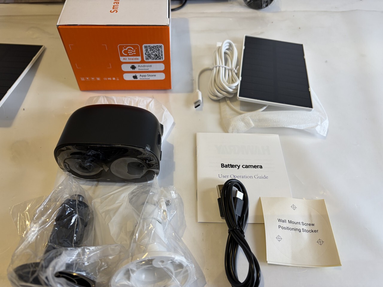 BEENOCAM 4K SOLAR SECURITY CAMERAS WIRELESS OUTDOOR 1* QW8 + 2* BW4-SP CAMERAS