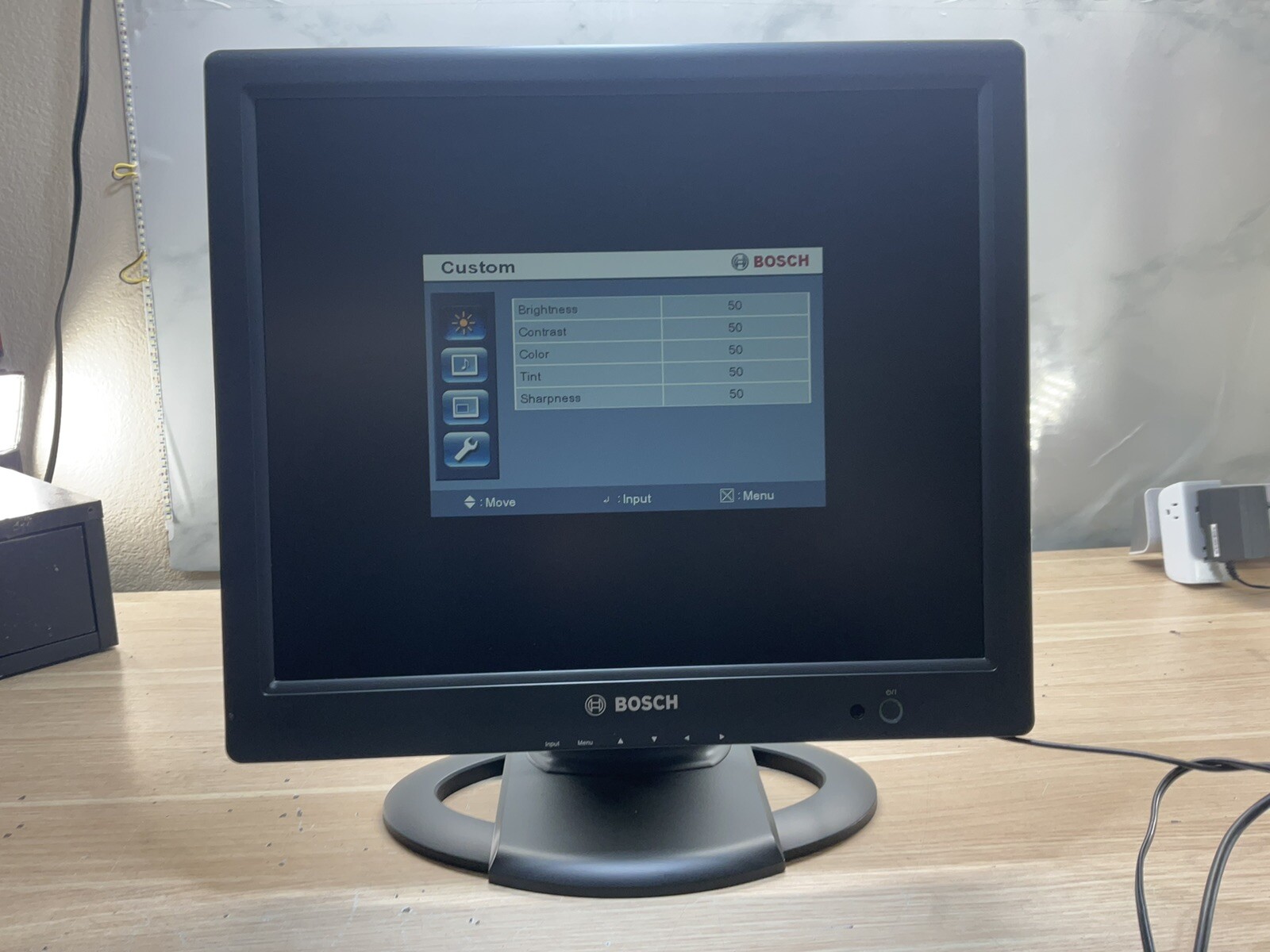 BOSCH 19″ COLOR CCTV MONITOR UML-191-90 /PREOWNED /no Power Adapter/JUA1766