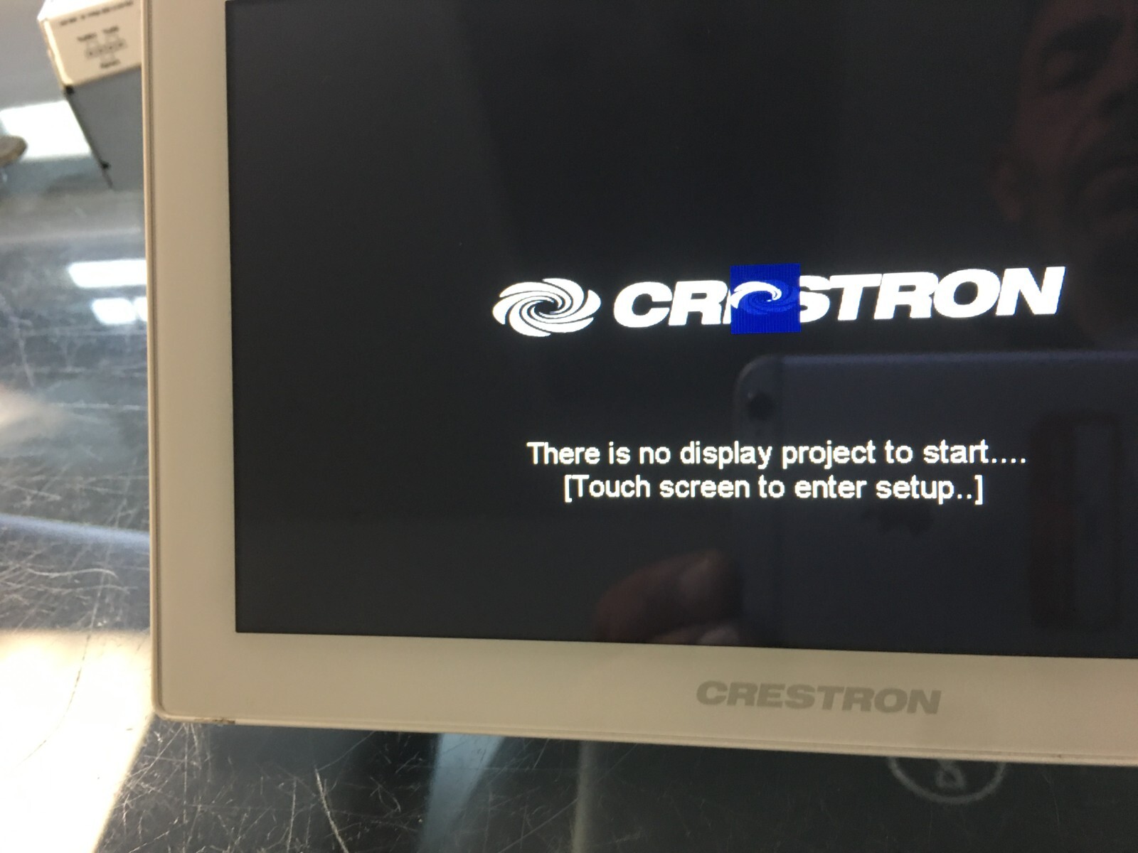 Crestron TSW-750-W-S Touchscreen Embedded 7″ P/N 6505655 w/wall mount