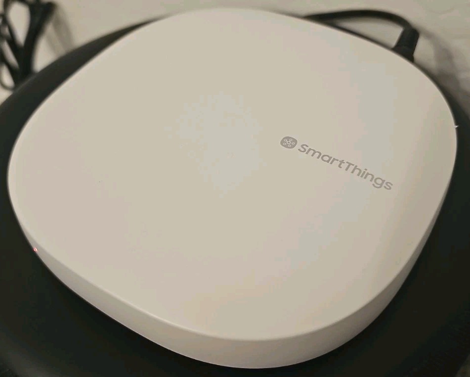 Samsung SmartThings Hub V3 Third Gen IM6001-V3P01 Zigbee Z-Wave Smart Home Hub