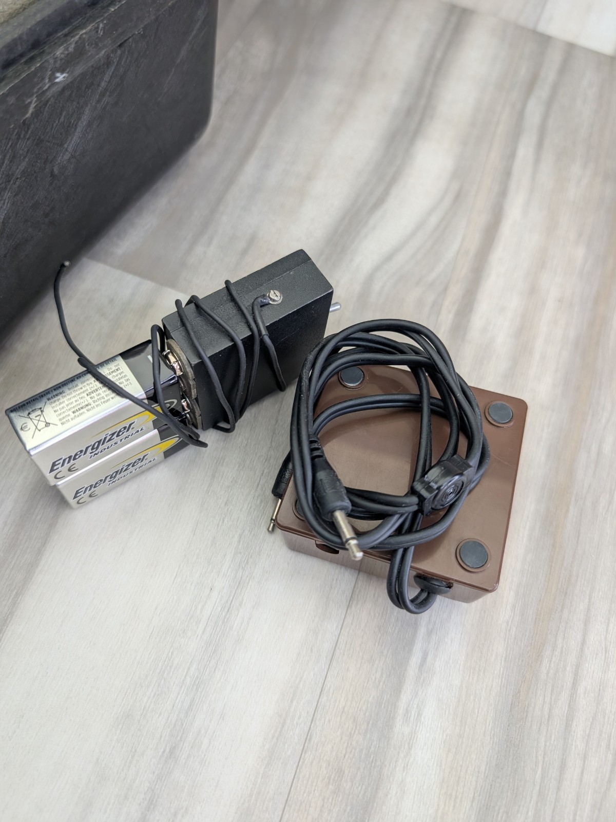 AS IS – UNTESTED Counter Surveillance Electronics Kit Bug Sweep RF Locator Used