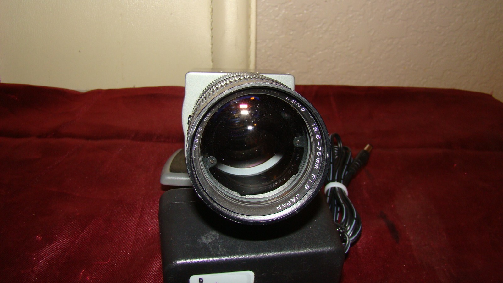 CQ42 CCD Solid State Color Camera With Toyo Optics TV Zoom lens 12.5-75mm F1.8