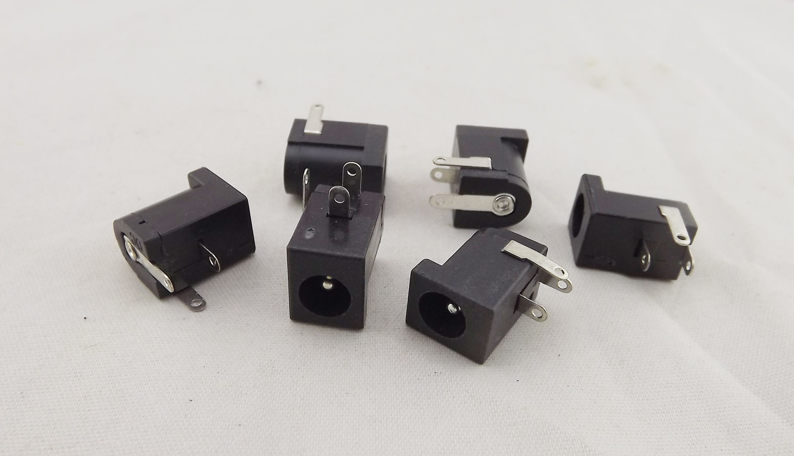 2x Connector 5.5x 2.1mm Female DC Power Supply 3 Pin Barrel-Type PCB Panel Mount