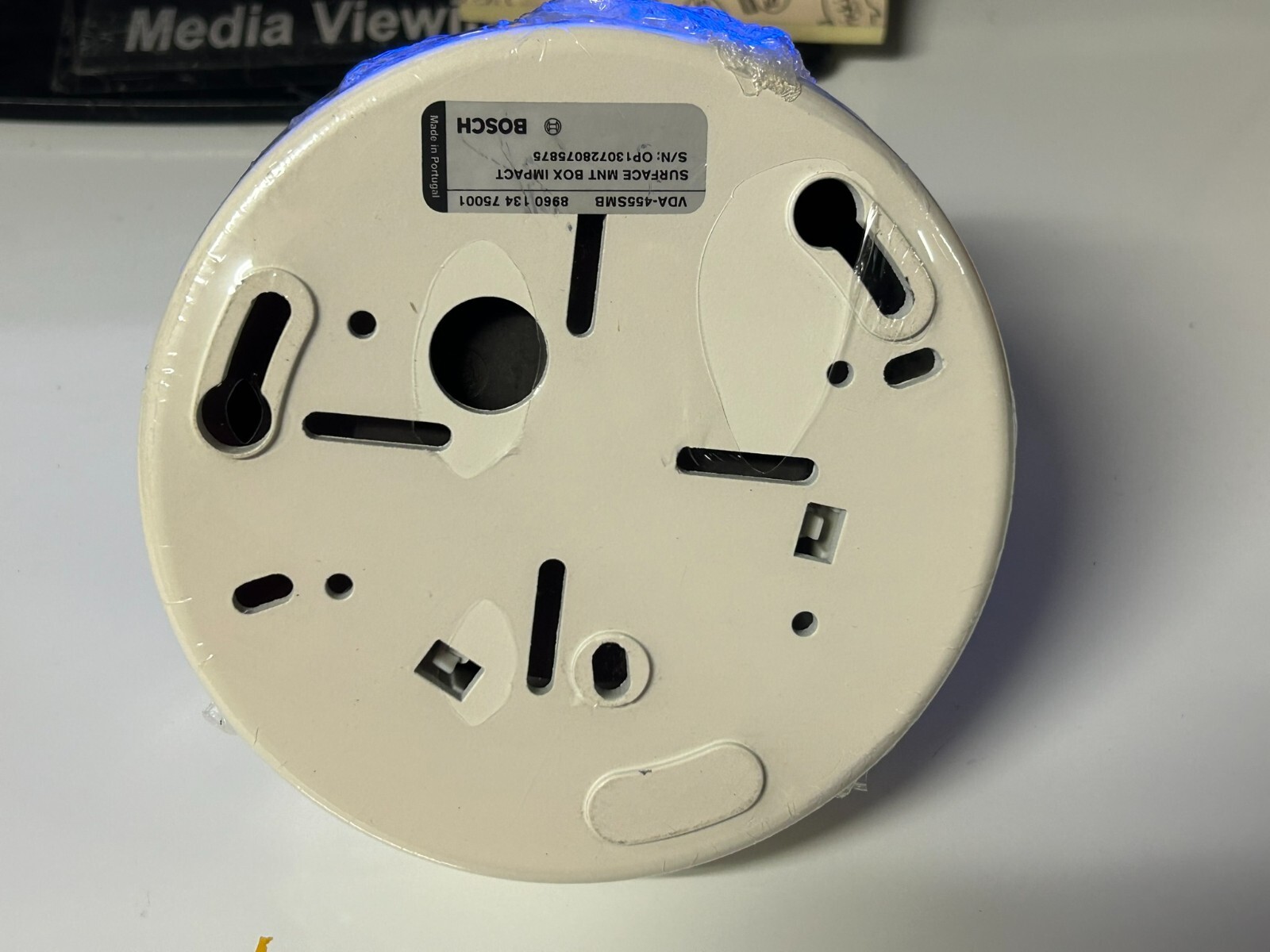 Refurfished Bosch VDN-495V03-20 DN Security Color Camera with Surface Mount Box
