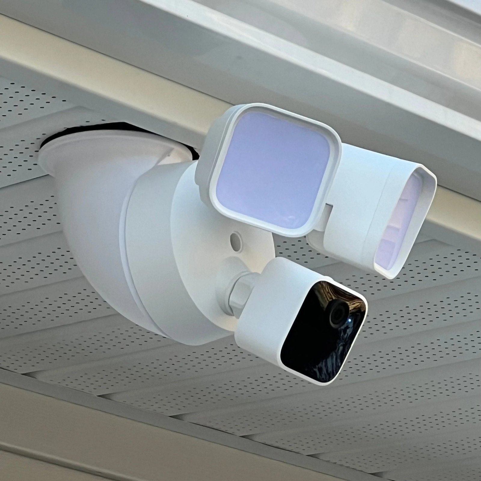 90-deg Soffit Mount for Floodlight Cameras – Ring Pro/Plus, Blink, Wyze & more