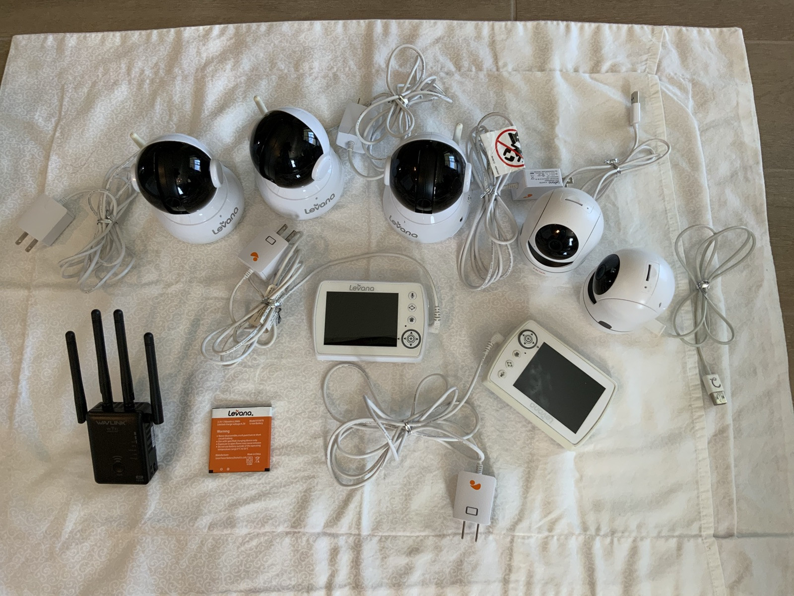 Set for home office security 2 video monitors 5 cameras Wi-Fi Extension
