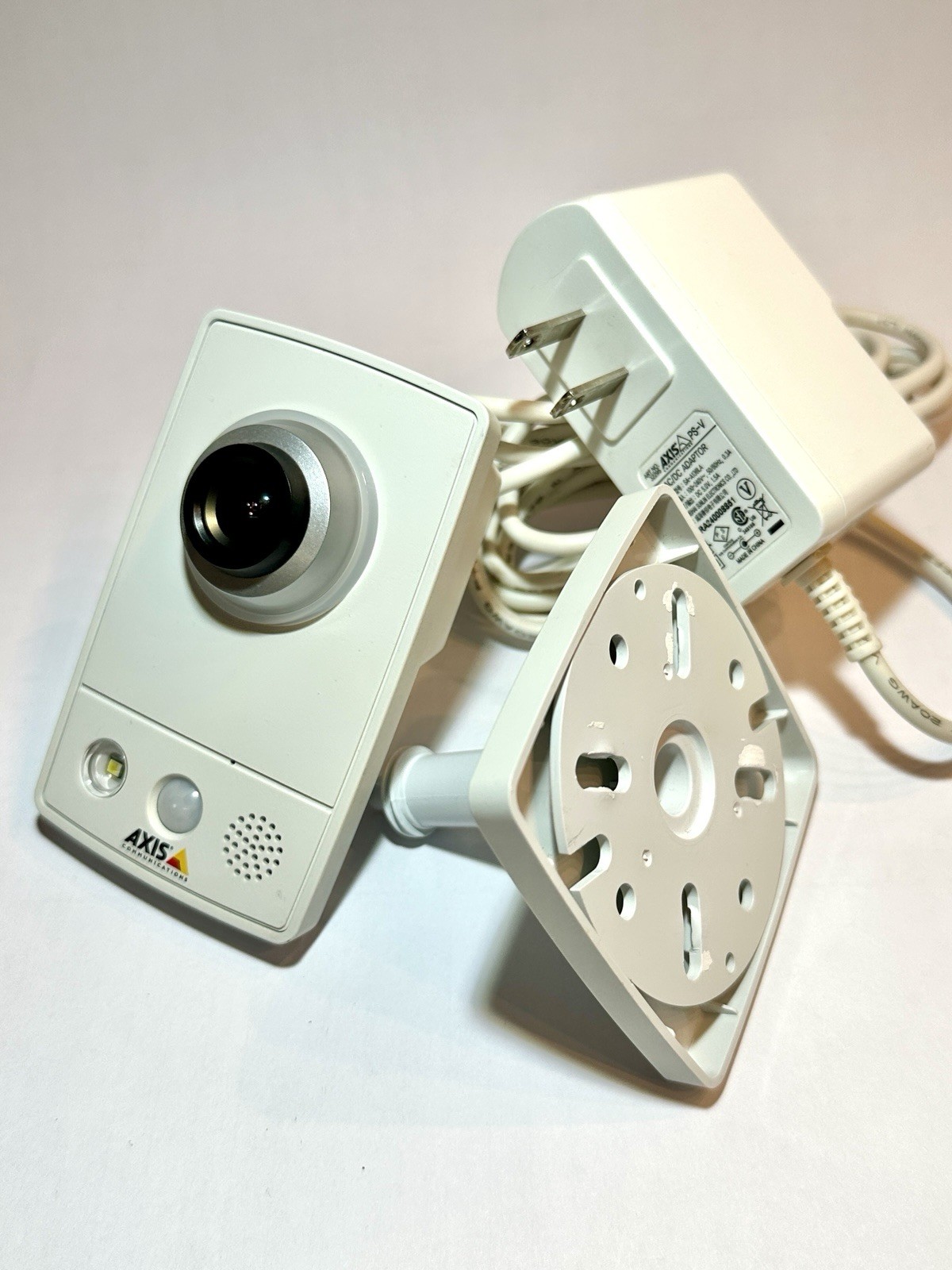 Axis Communication 0522-004 M1034-W Wireless IP Network Camera w/ Wi-Fi Ethernet