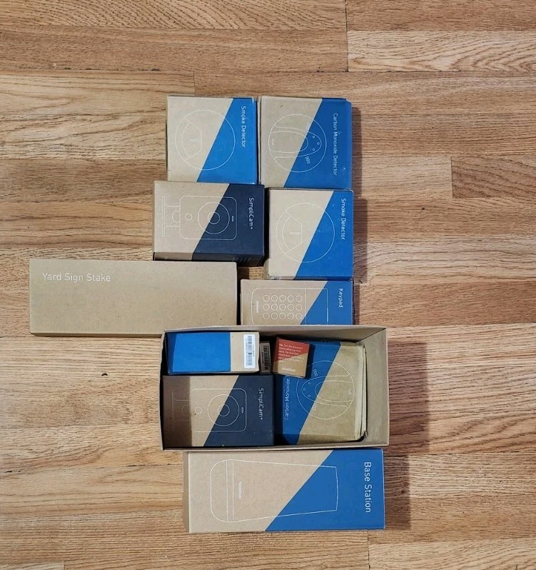 New SimpliSafe 13 Piece Security System With 2 SSCM1 Camera Sscs3 Sscs4