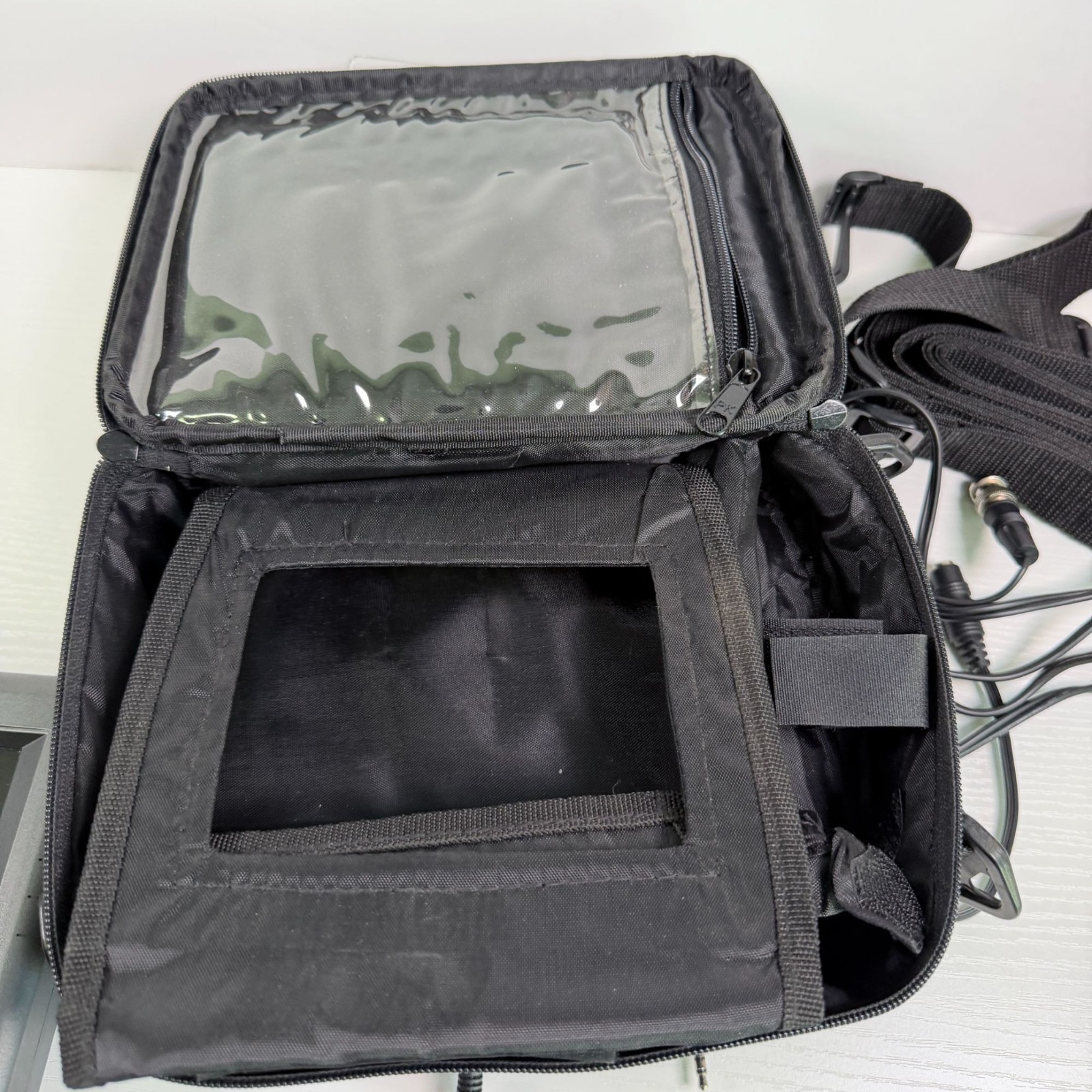 EverFocus EN220 LCD Color TFT 5.6″ Test Monitor Kit Carry Case