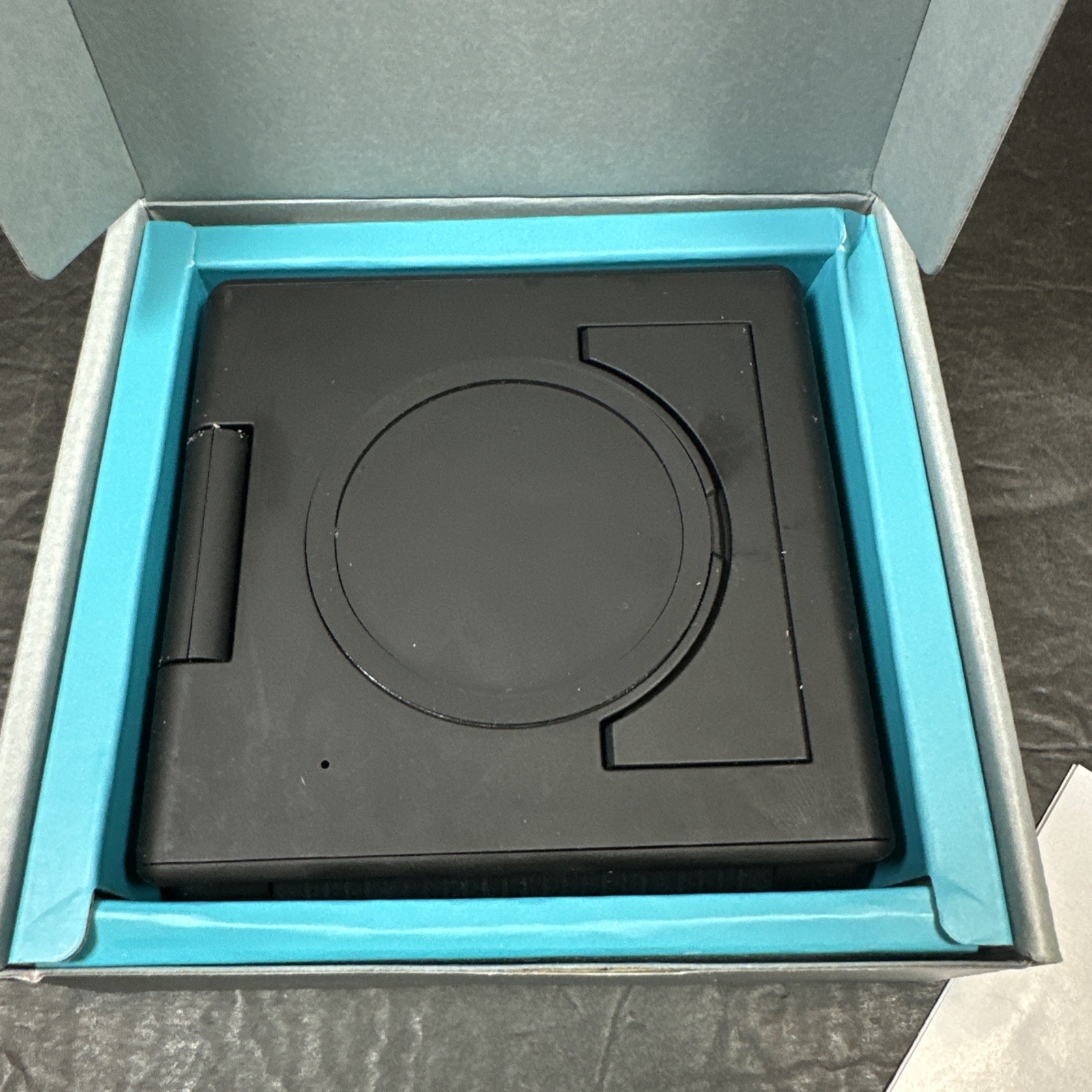 Ampere Unravel a16z Wireless Travel Charger Apple Watch Pure Black 3-in-1