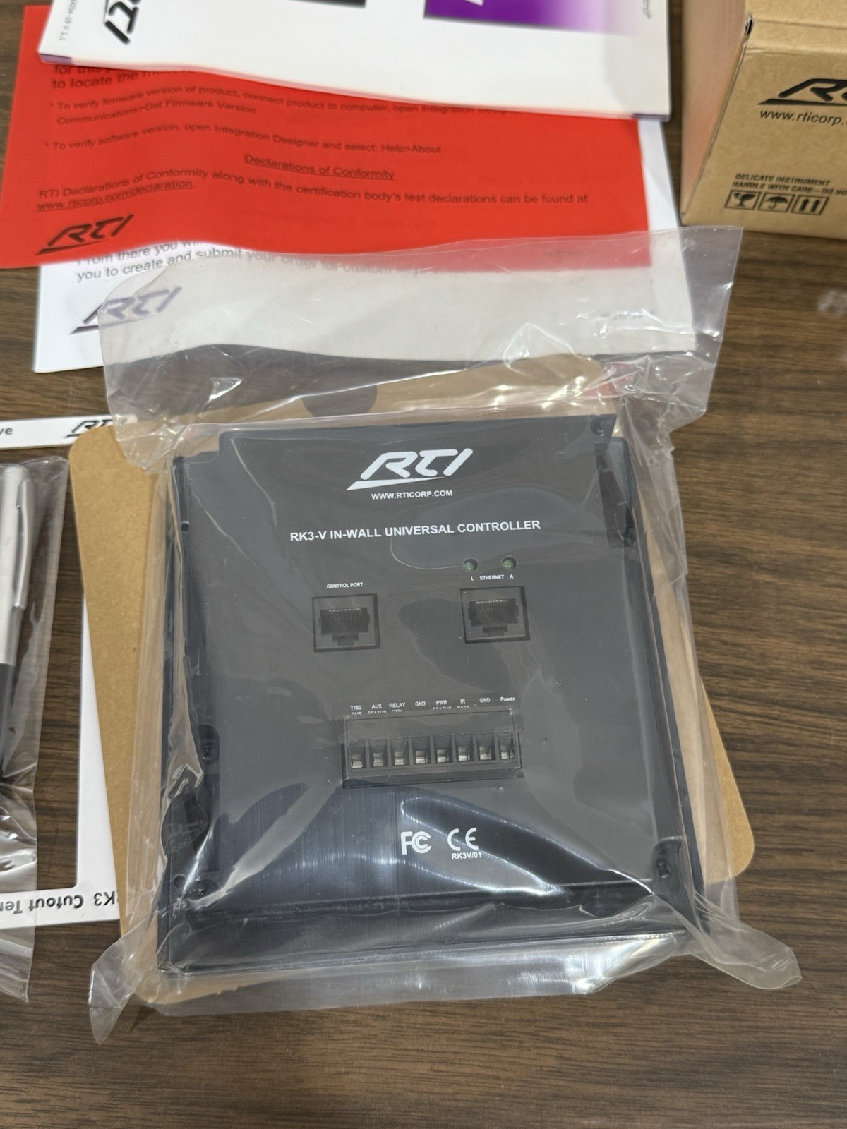 RTi RK3-V RKV3 In Wall Universal Touchscreen Controller Gloss White (PRICE FOR 1