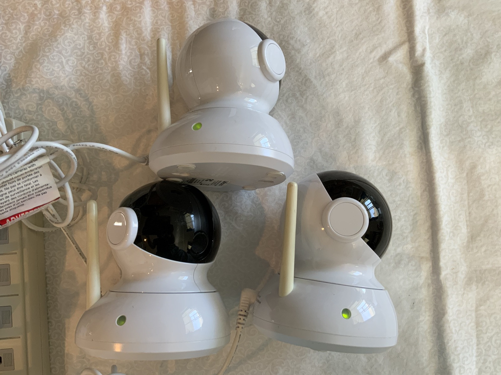 Set for home office security 2 video monitors 5 cameras Wi-Fi Extension