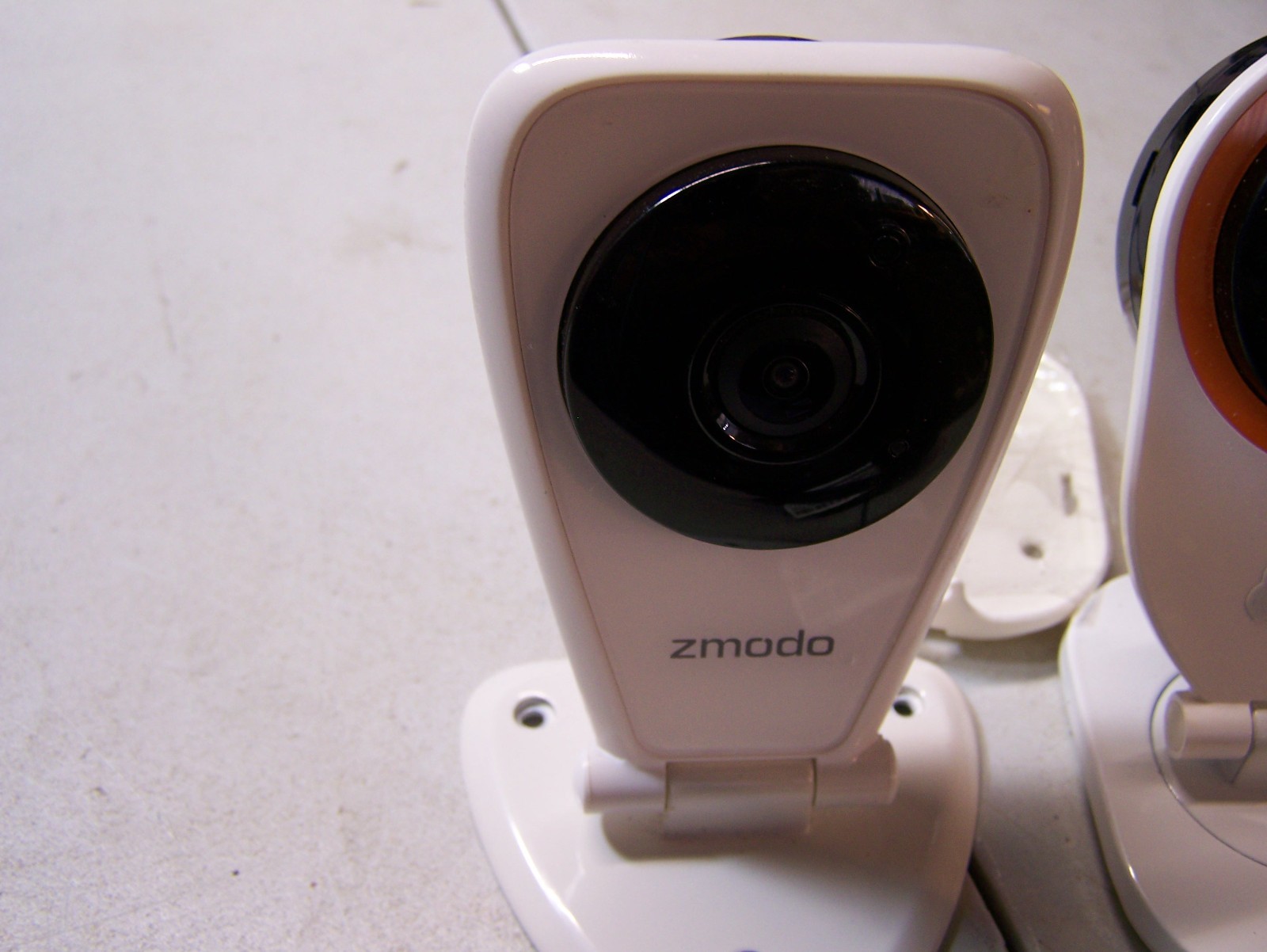 Lot Of 2 Zmodo Cameras ZM-SH721-0 and ZH-1XU1F-W – only 1 power cable