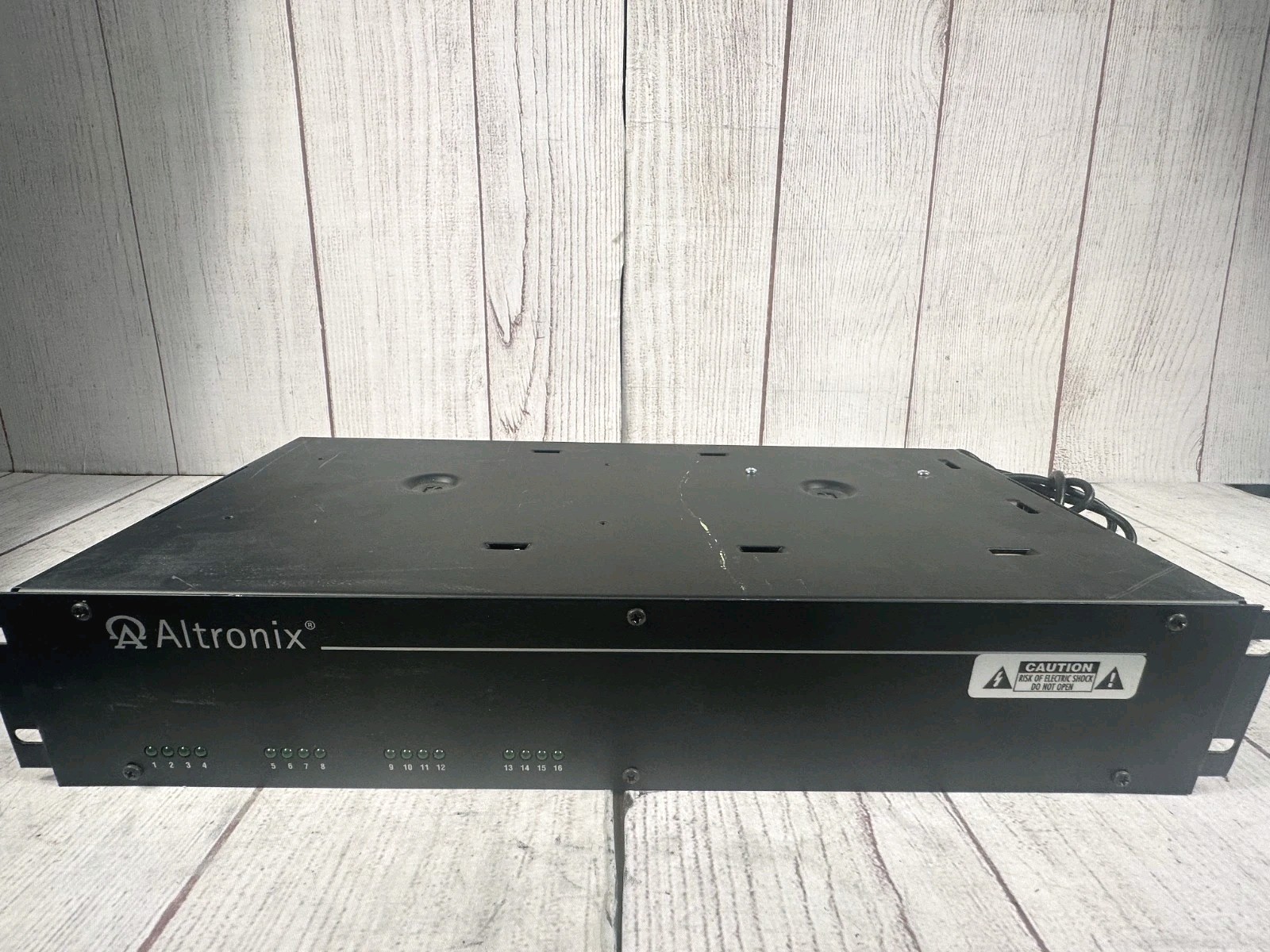 Altronix R2416UL CCTV Camera Power Supply 24VAC 7 Amps, 16 Outputs, 19″ – TESTED