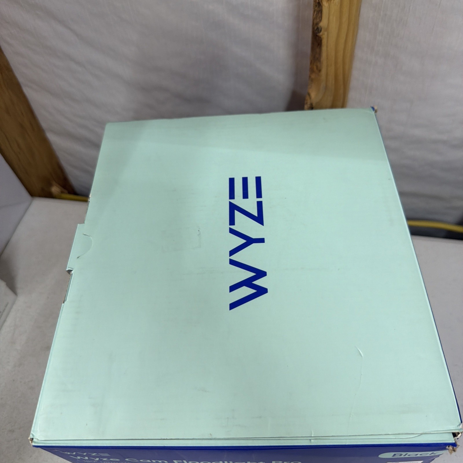 Wyze Cam Floodlight Pro, 3000 Lumen LEDs, 180° Wide View 2K HD Outdoor BLACK