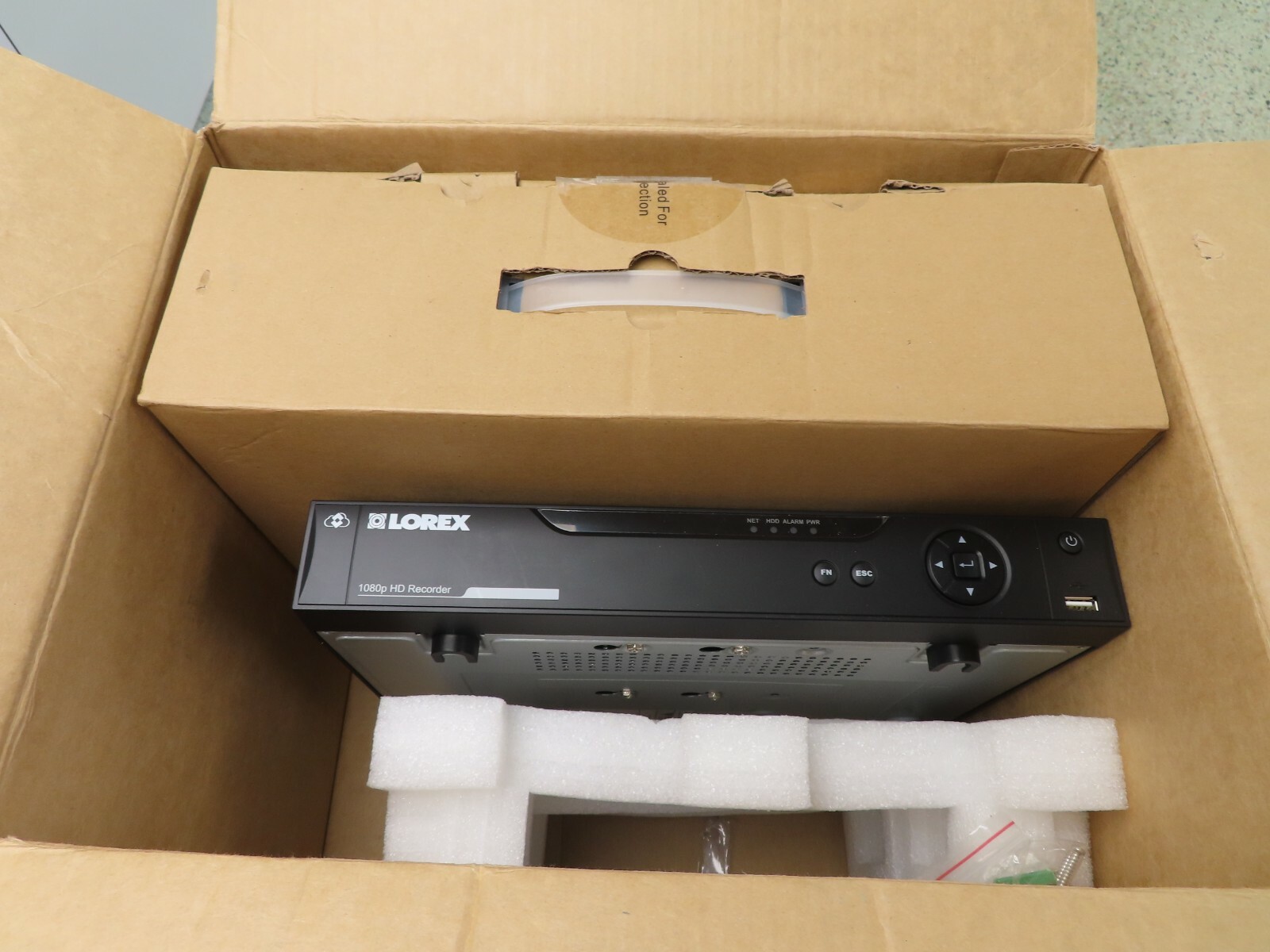 Lorex 8 Channel 720p HD Security System 517850 LHV21081tu4 parts not working