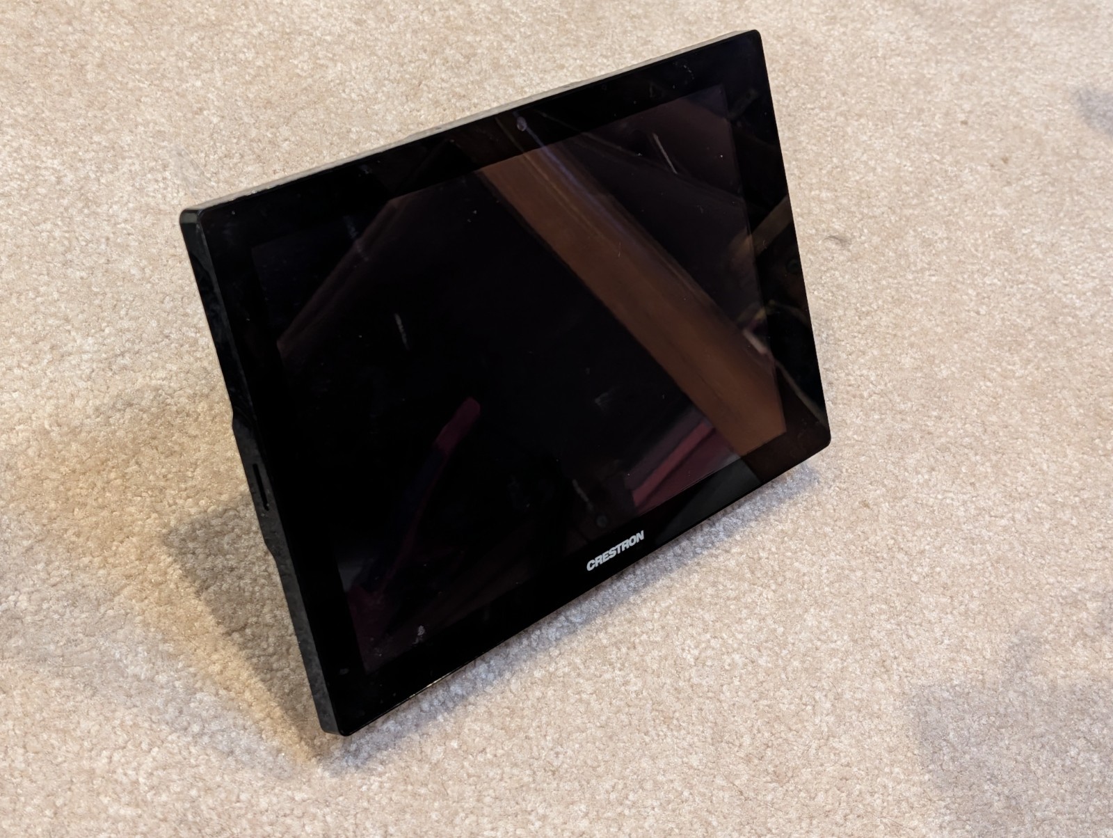Crestron TSW-1060-B-S 10.1″ Touchscreen with TSW-1060-TTK-B-S Tabletop Kit