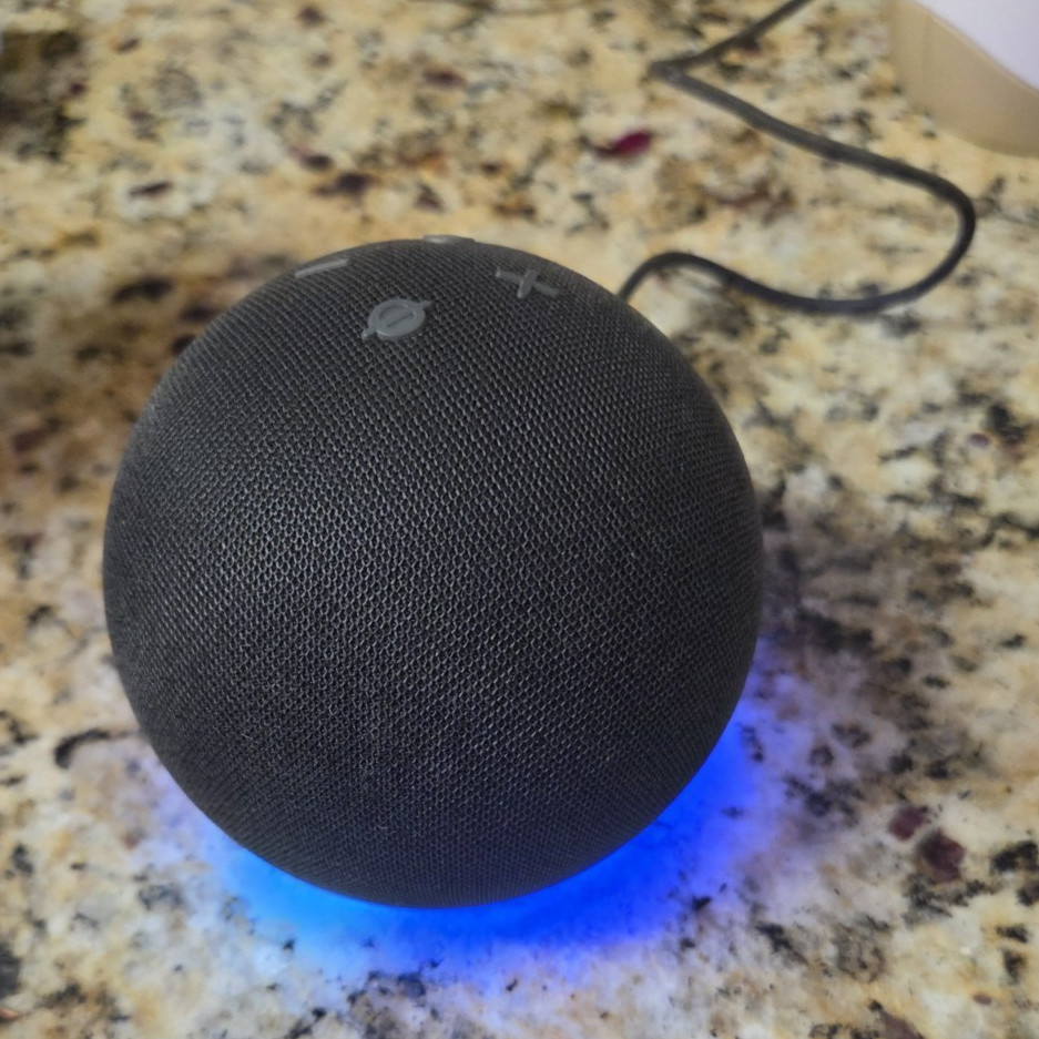 Amazon Echo Dot Alexa Wi-Fi/Bluetooth Smart Speaker AUX Black B7W64E