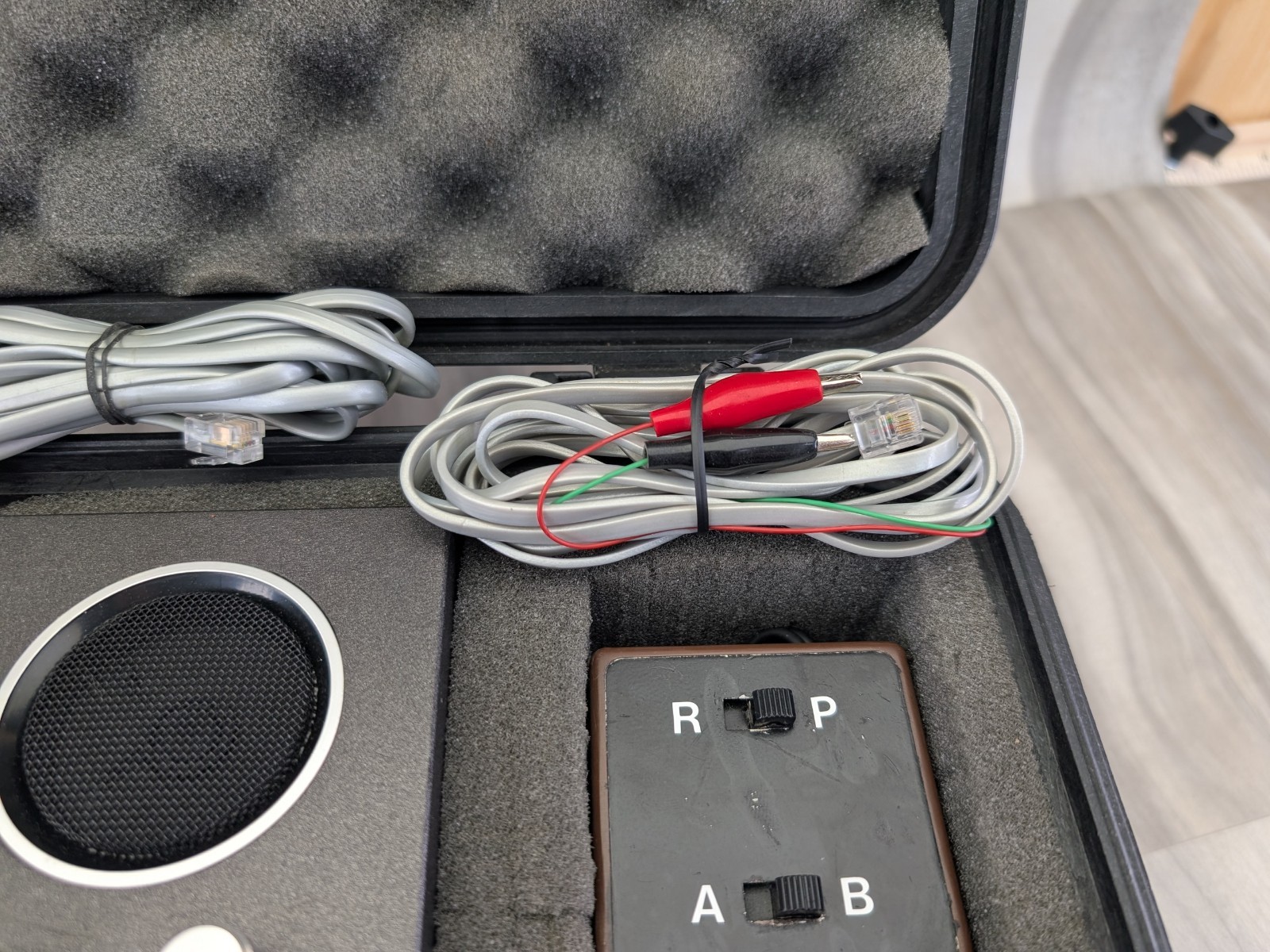 AS IS – UNTESTED Counter Surveillance Electronics Kit Bug Sweep RF Locator Used