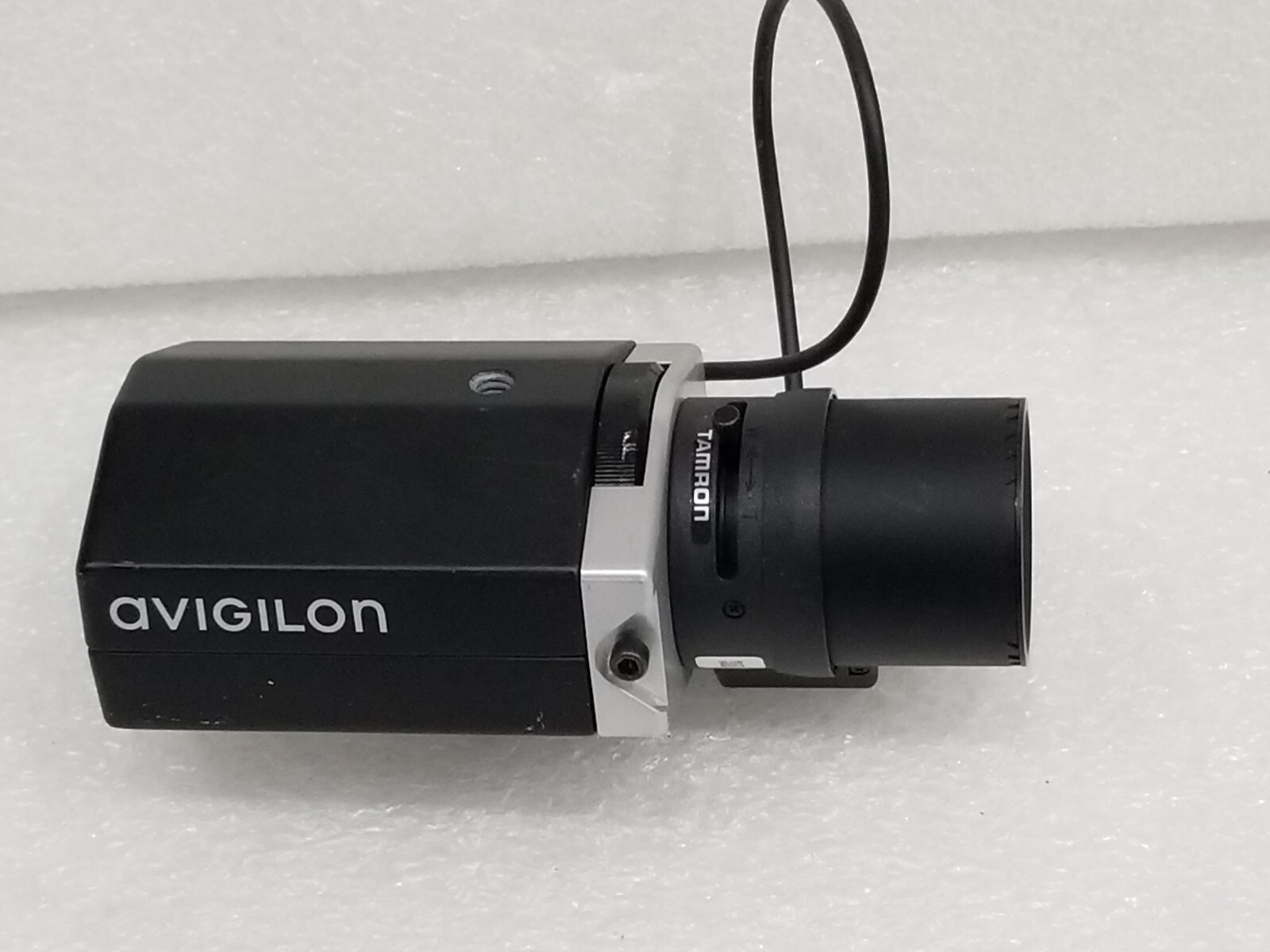 Avigilon 1.0MP-HD-DN IP Camera with Megapixel 2.8mm-8mm IR 1:1.2 zoom lens