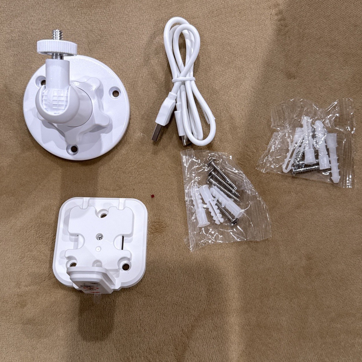AOSU C9E2CA11 (SolarCam D1 SE) Solar Security Camera Wireless Outdoor-OPEN BOX!
