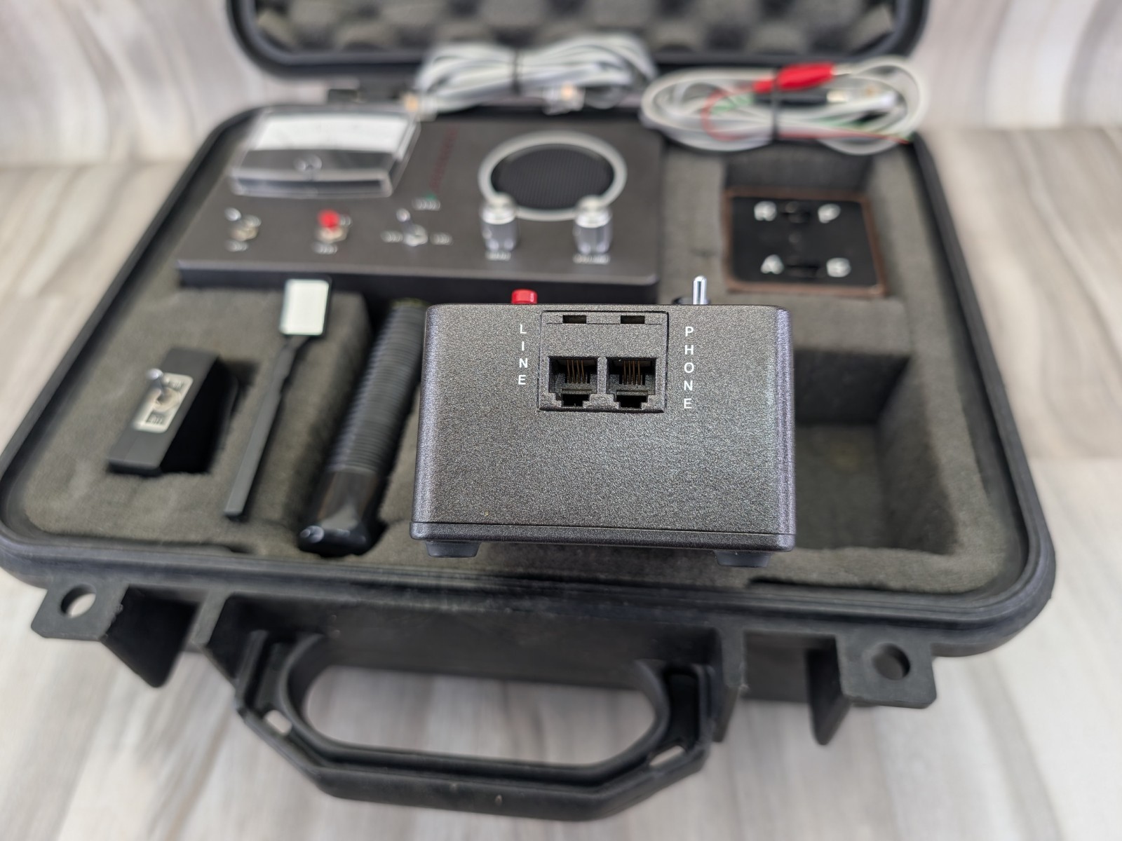 AS IS – UNTESTED Counter Surveillance Electronics Kit Bug Sweep RF Locator Used