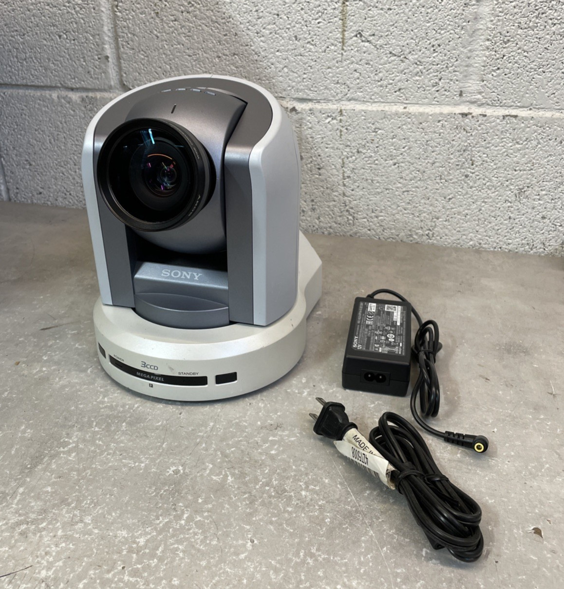 Sony BRC-300 1/4″ 3-CCD PTZ Color Video Camera w/ VCL-HG0737C Lens