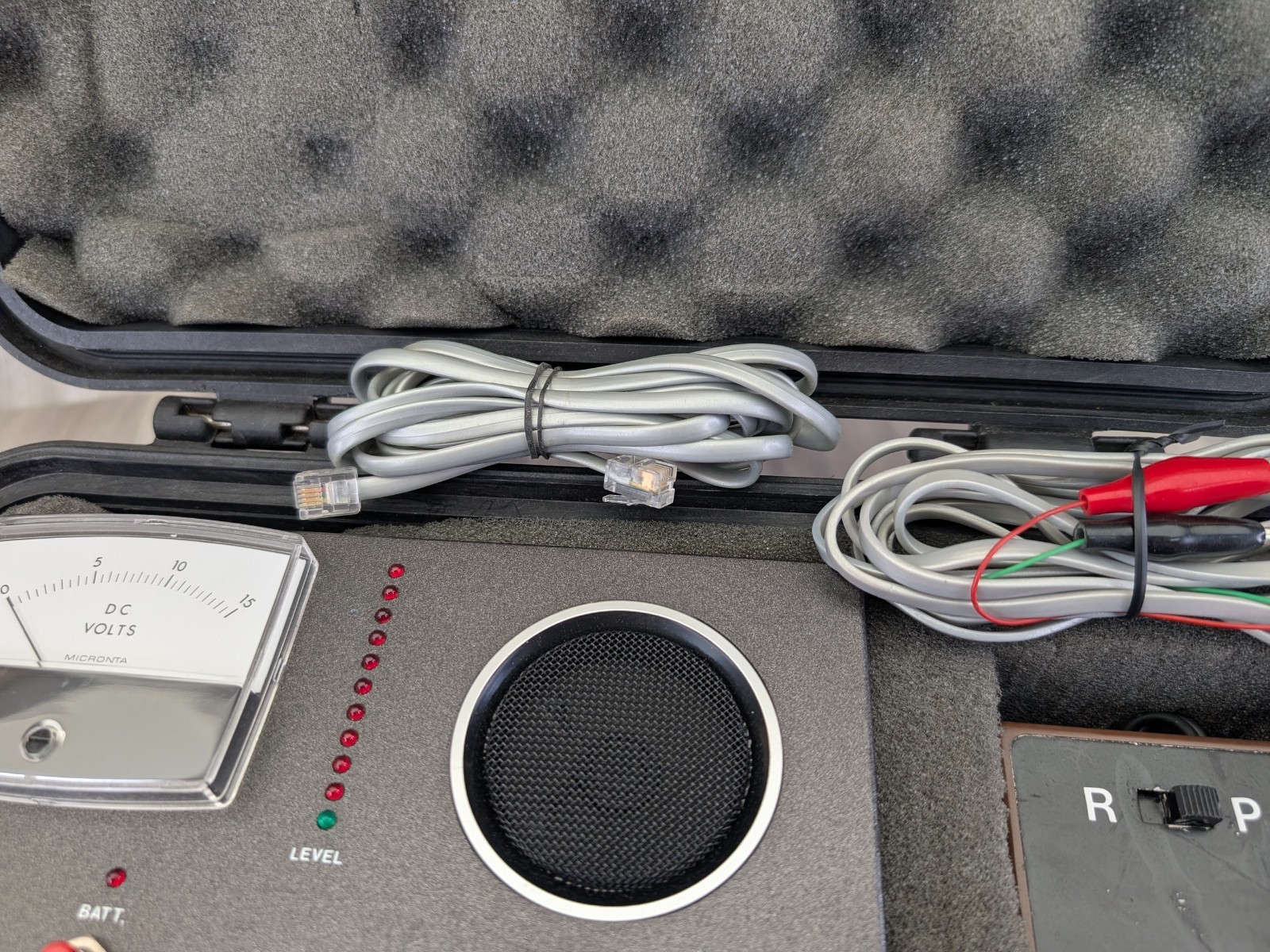 AS IS – UNTESTED Counter Surveillance Electronics Kit Bug Sweep RF Locator Used