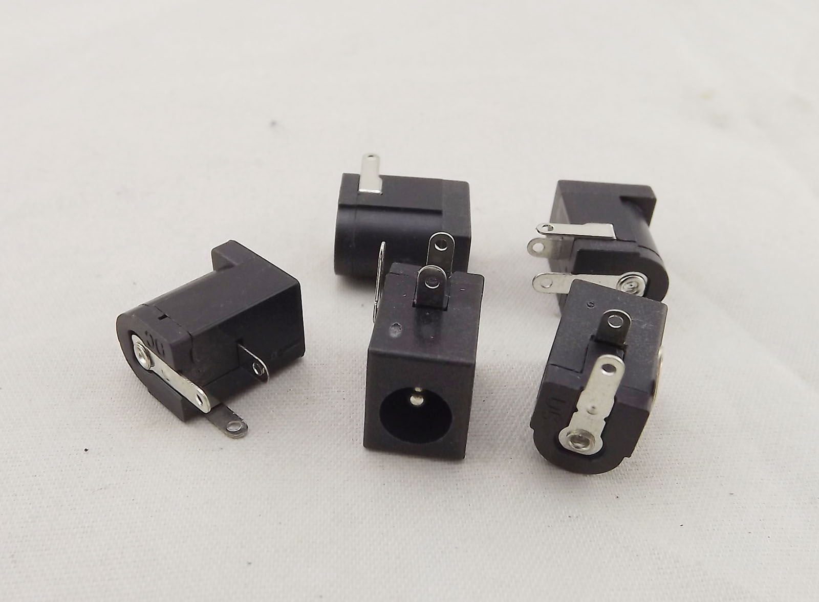 2x Connector 5.5x 2.1mm Female DC Power Supply 3 Pin Barrel-Type PCB Panel Mount