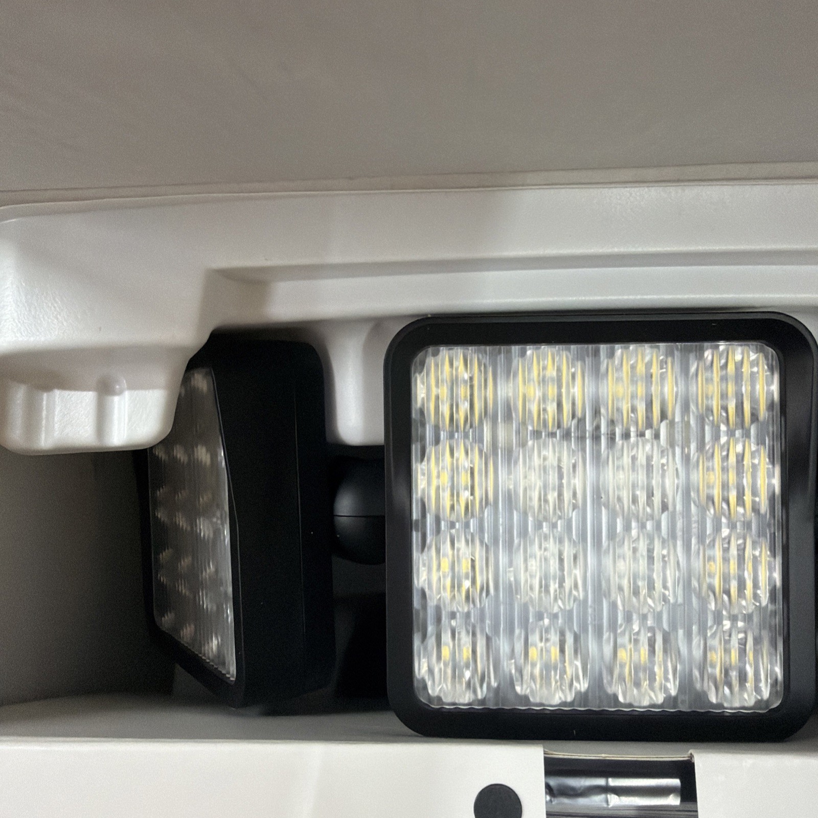 Wyze Cam Floodlight Pro, 3000 Lumen LEDs, 180° Wide View 2K HD Outdoor BLACK
