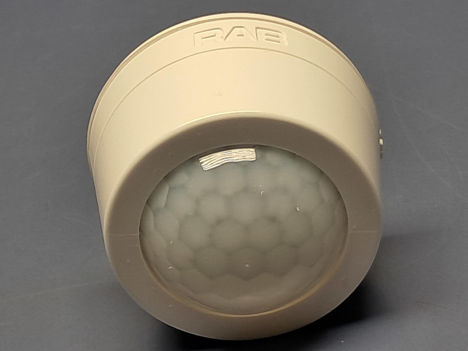 RAB PIR40 PIR Low Voltage Occupancy / Daylight Sensor Screw-In 12V 50/60Hz 39′