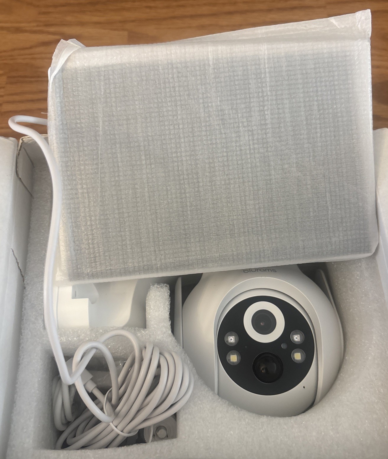 blurams 2K Solar Outdoor Wireless Camera 360° PTZ Security Cam Auto Track Color
