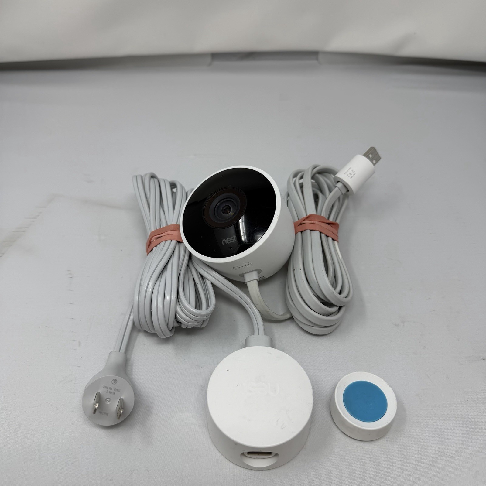 Google Nest Outdoor Security Camera Wi-Fi Wired 1080P NC2100ES w/ Magnetic Mount