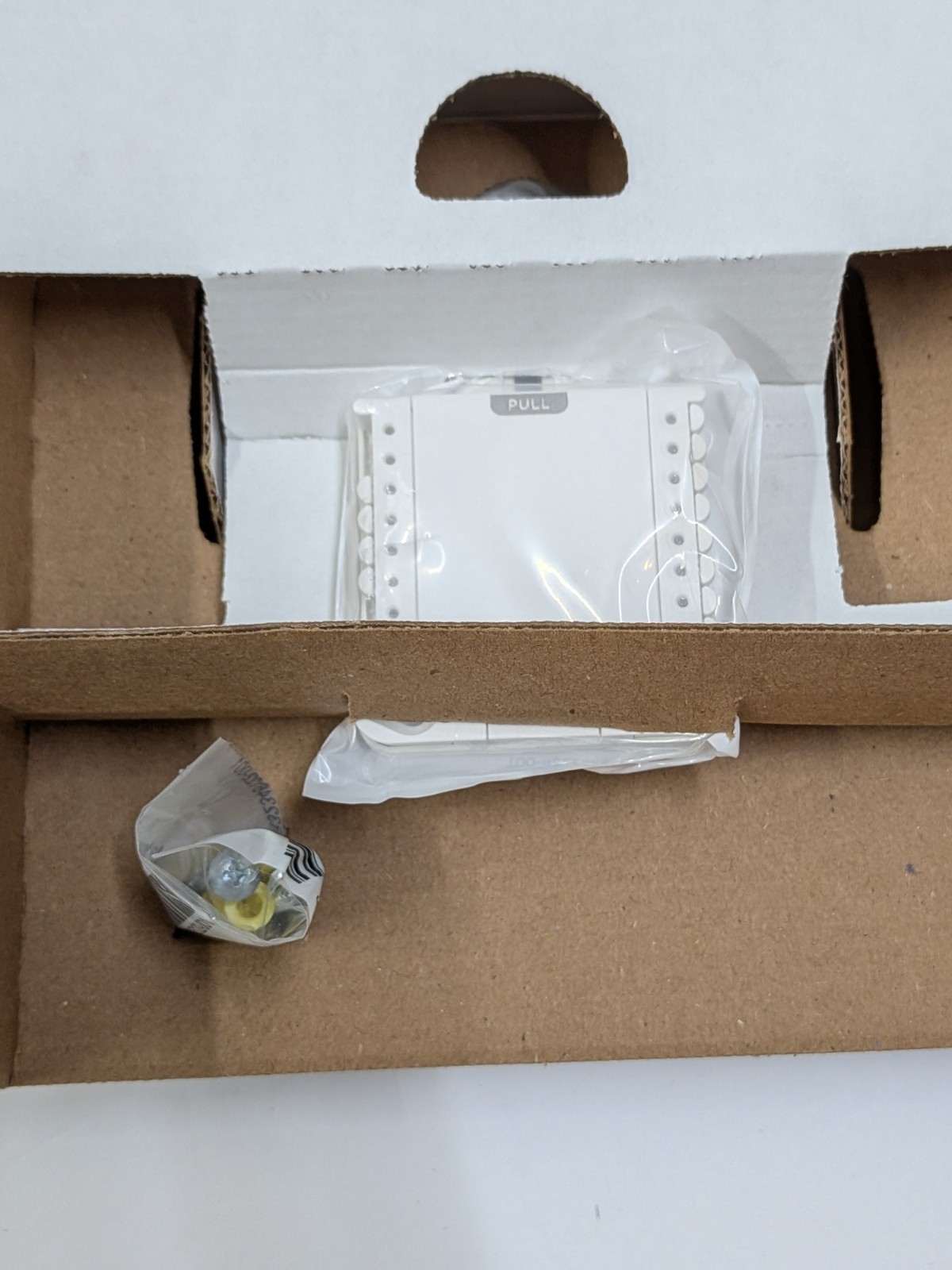 New Honeywell T5 Programmable Thermostat White RTH8560D1002